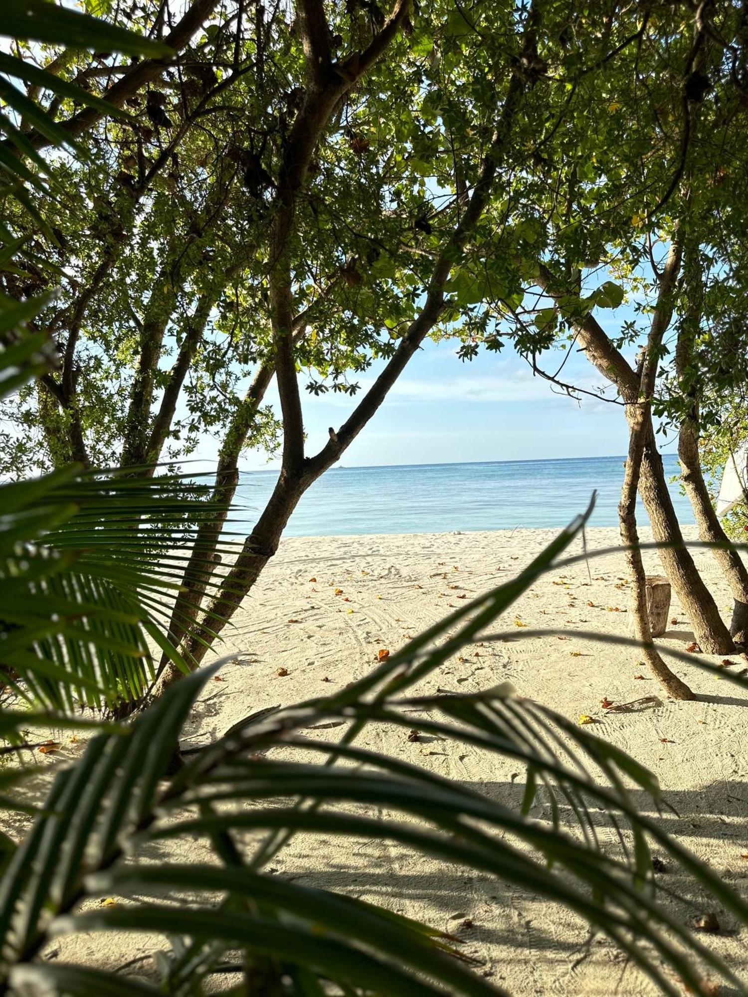 Yuvi Blue Maldives & Spa Hotel Himmafushi Exterior photo