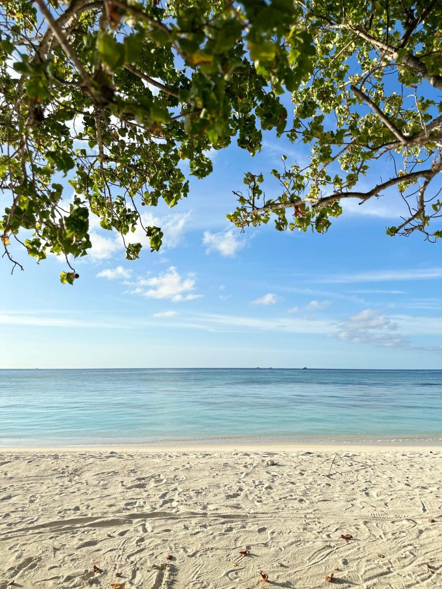 Yuvi Blue Maldives & Spa Hotel Himmafushi Exterior photo