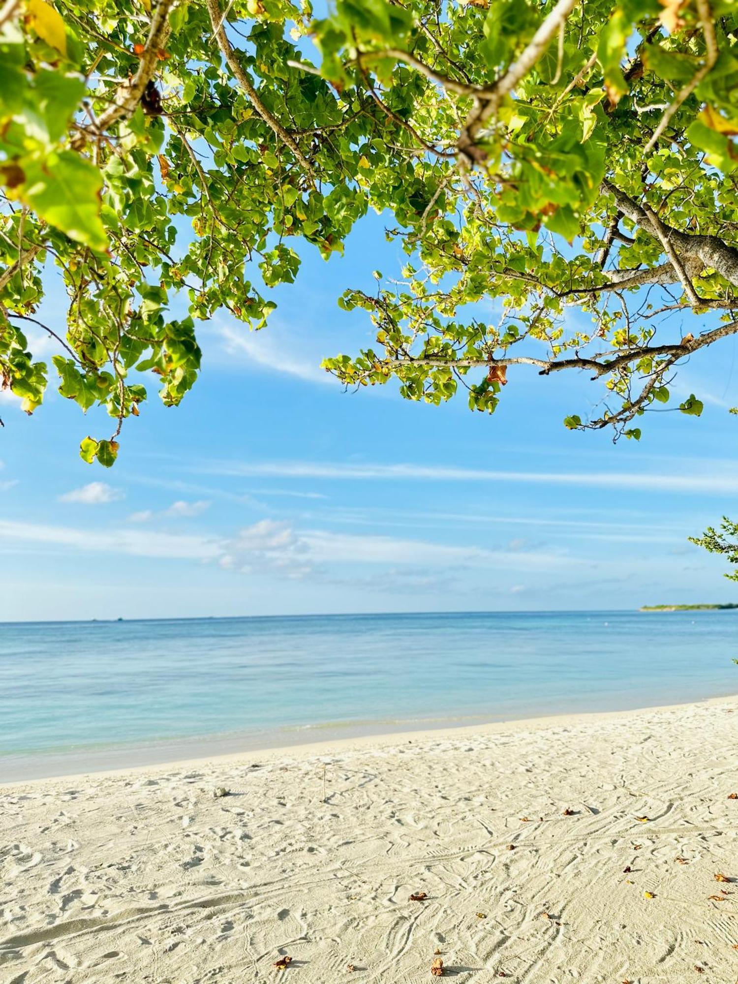 Yuvi Blue Maldives & Spa Hotel Himmafushi Exterior photo